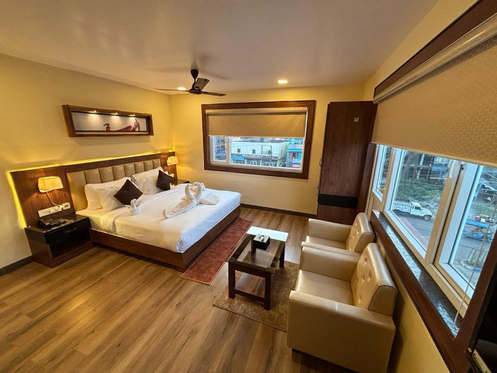 Hotel Golden Orbit Āsansol Esterno foto