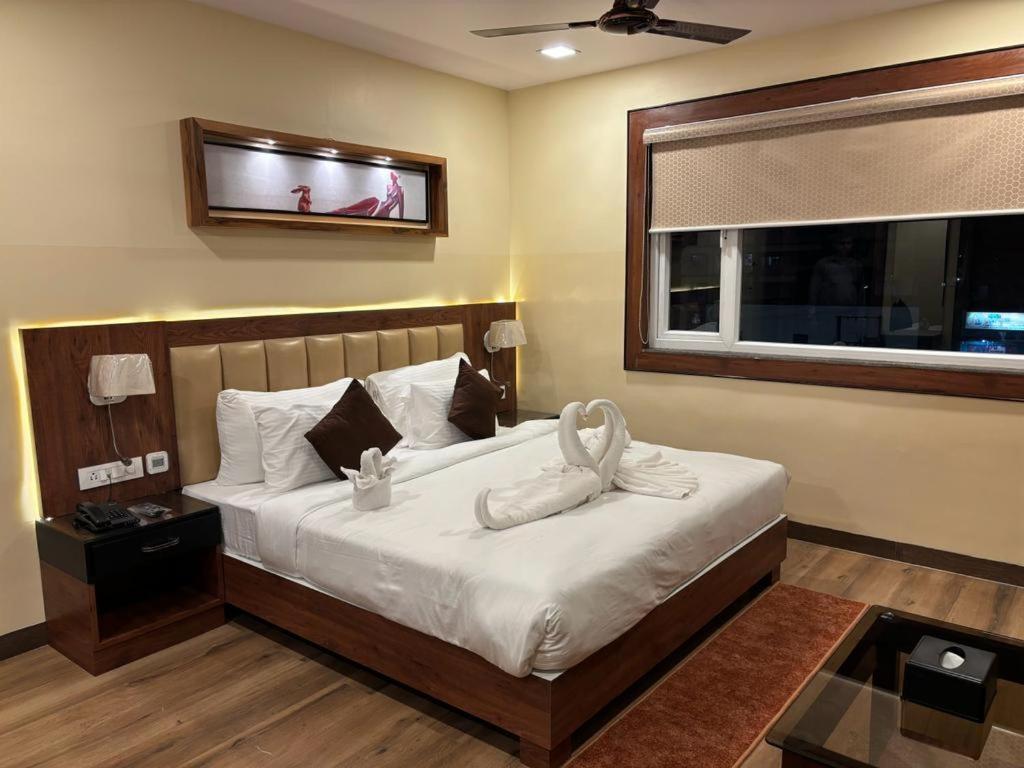 Hotel Golden Orbit Āsansol Esterno foto