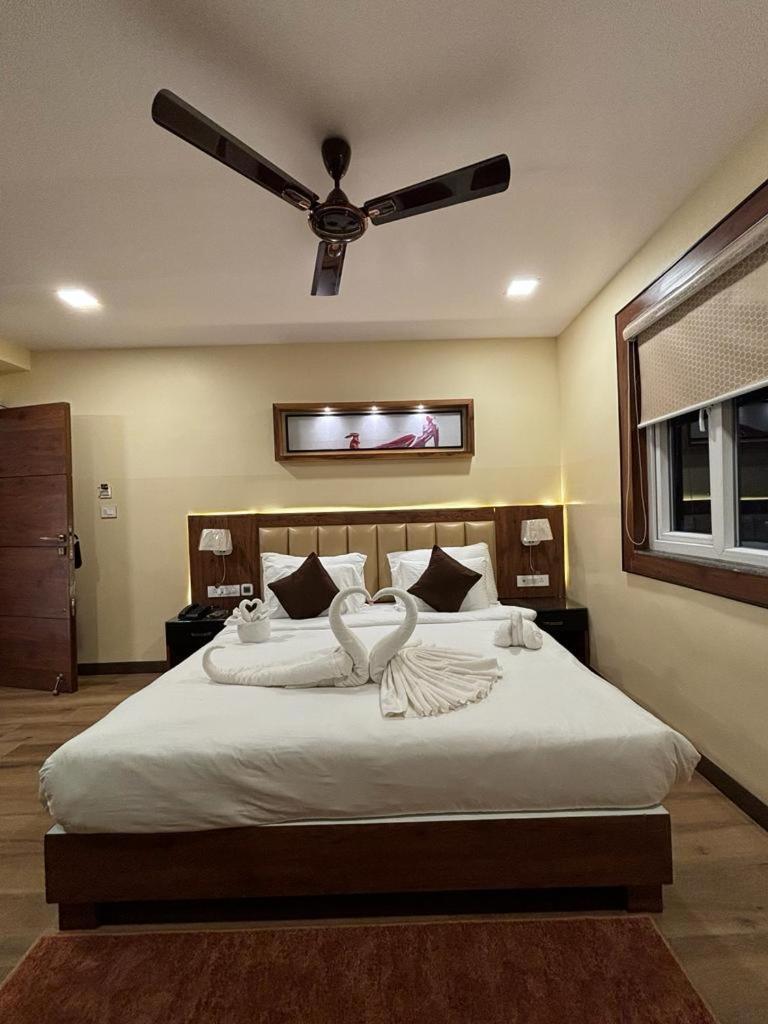 Hotel Golden Orbit Āsansol Esterno foto