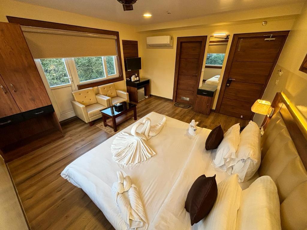 Hotel Golden Orbit Āsansol Esterno foto